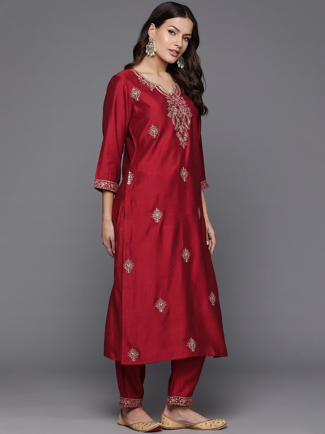 Women Floral Embroidered Regular Kurta with Trousers & With Dupatta