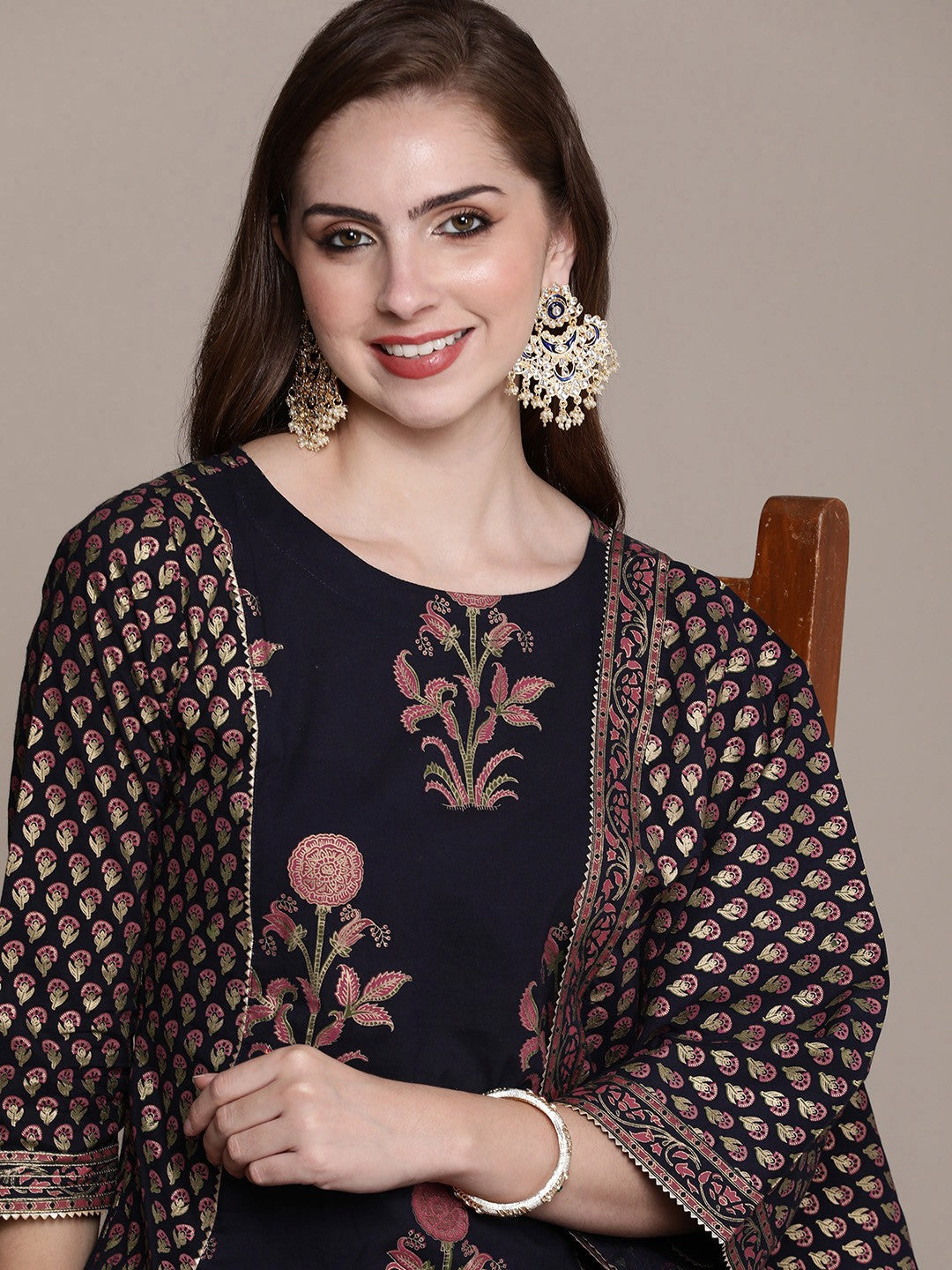 Women Floral Printed Regular Kurta with Trousers & With Dupatta