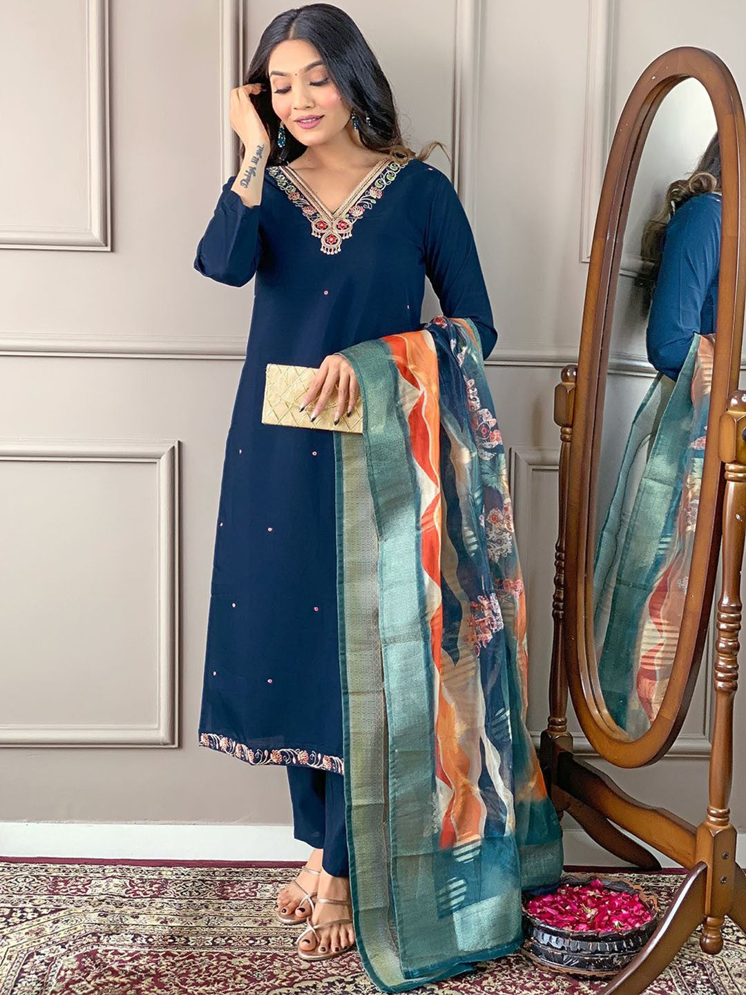 Ethnic Motifs Embroidered Thread Work Kurta With Trousers & Dupatta