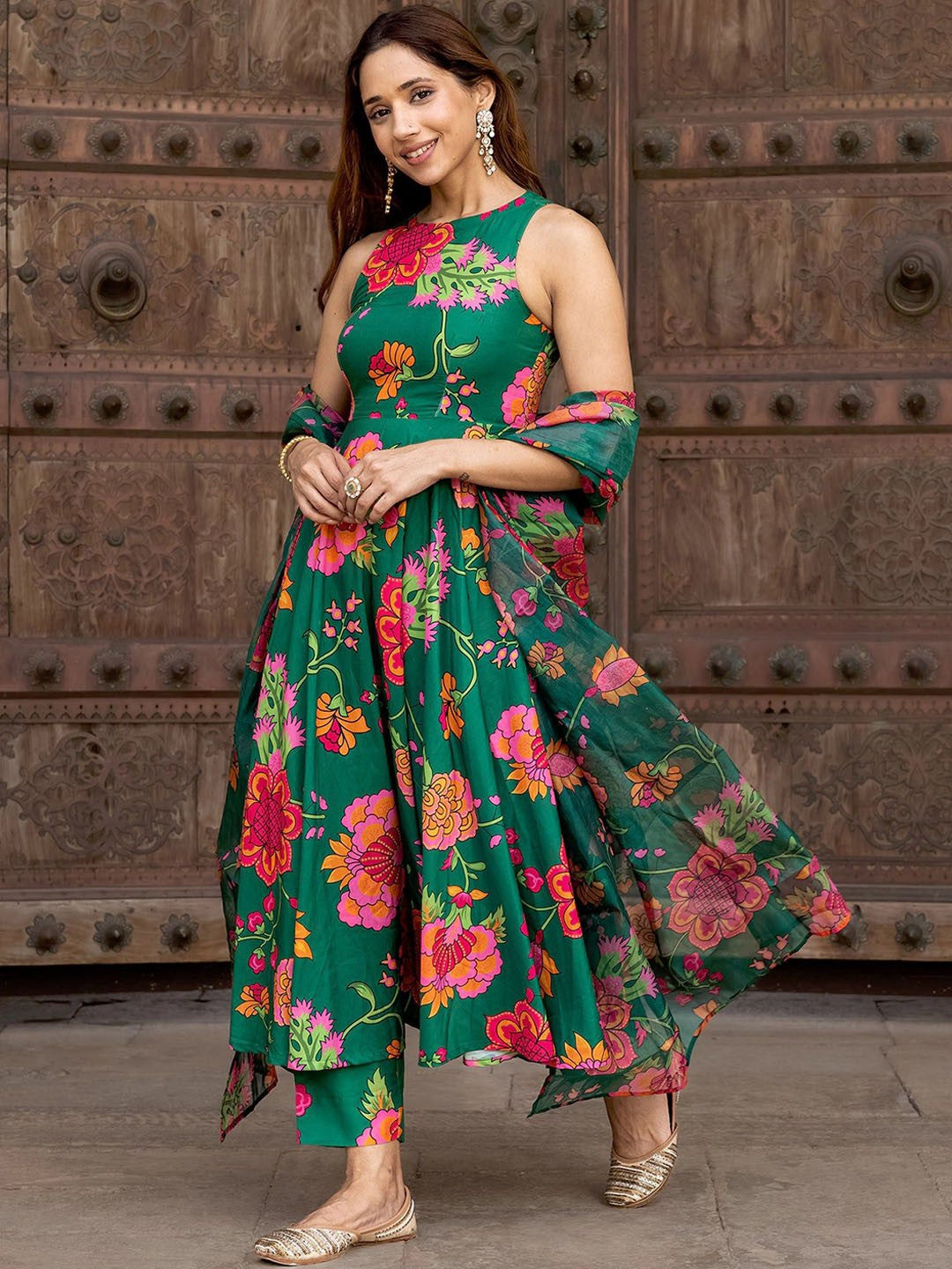 Women Floral Printed Regular Kurta with Trousers & With Dupatta