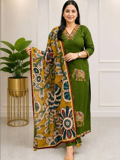 Women Ethnic Animal Printed Regular Thread Work Kurta with Trousers & With Dupatta