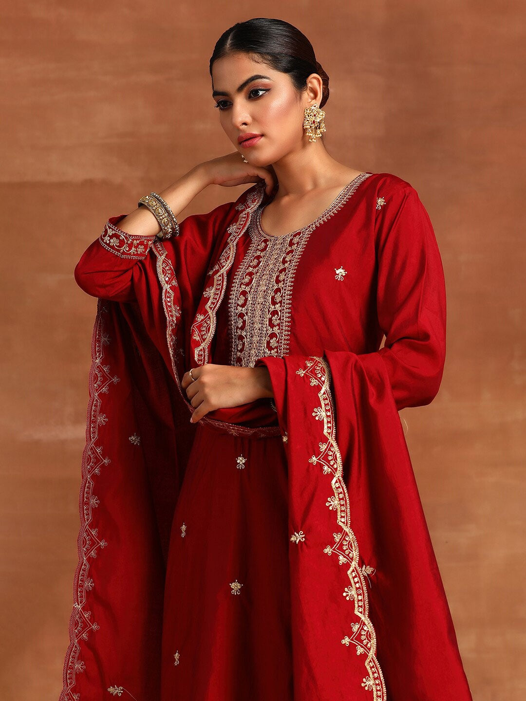 Ethnic Motifs Embroidered Regular Sequinned Kurta With Trousers & Dupatta