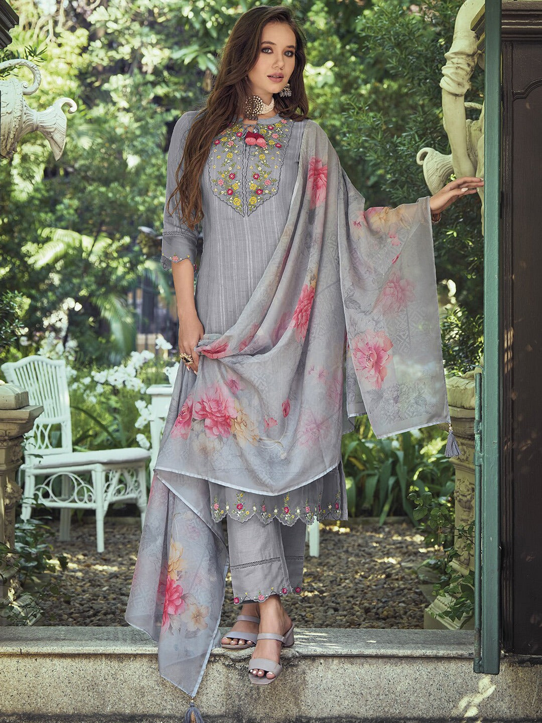 Grey & Red Floral Embroidered Regular Pure Cotton Kurta With Trousers & Dupatta