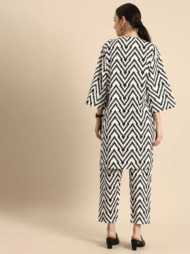 Women Black & White Viscose Rayon Kurta Pant Set