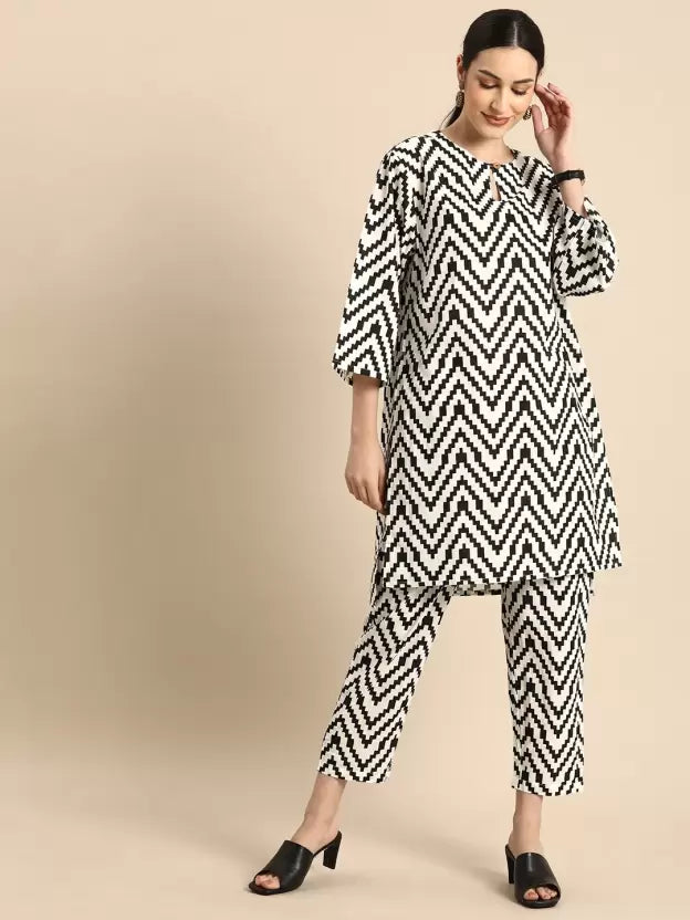 Women Black & White Viscose Rayon Kurta Pant Set