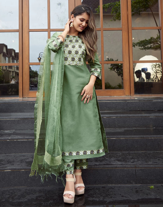 Women Green Silk Blend Kurta Pant Dupatta Set