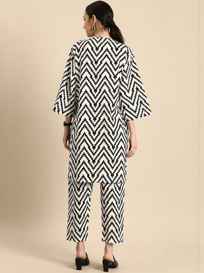 Women Printed Regular Kurta with Trousers