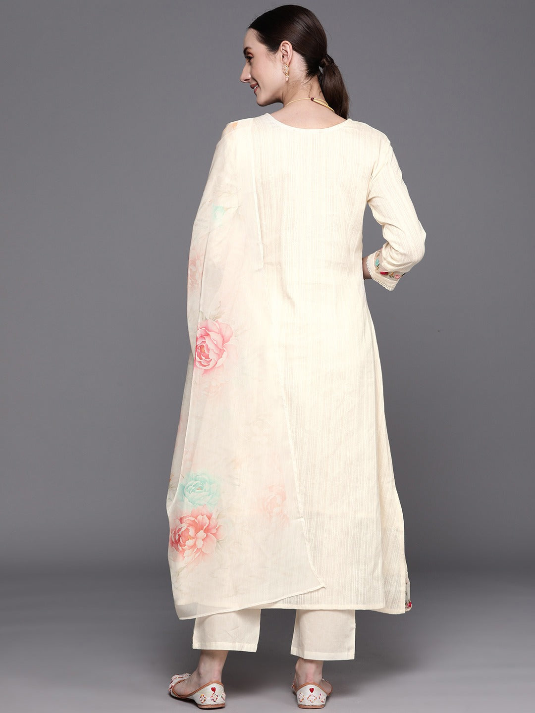 Women Floral Embroidered Regular Thread Work Kurta With Trousers & Dupatta