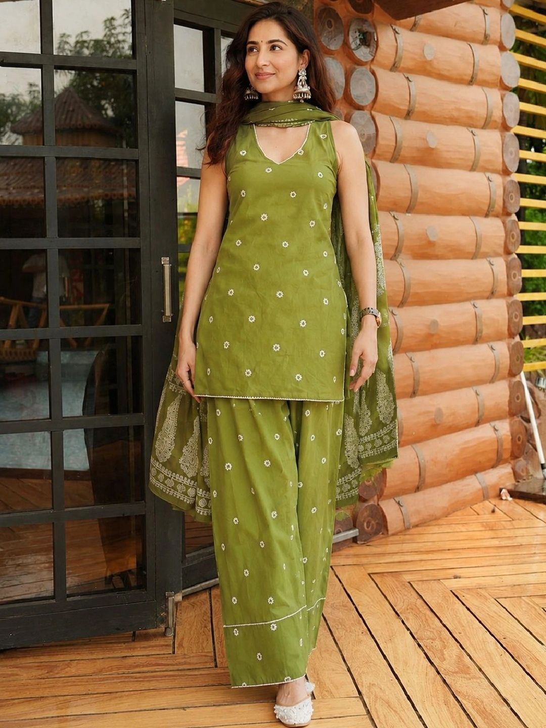 GoSriKi Women's Green Cotton Blend Ptinted Straight Short Kurta With Farshi Salwar Set