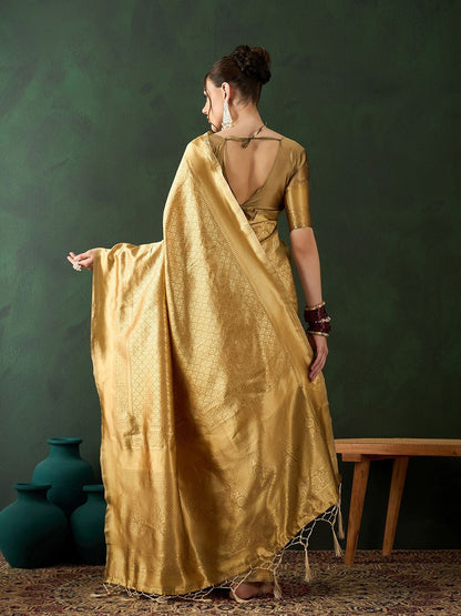 Woven Design Saree With Blouse Piece