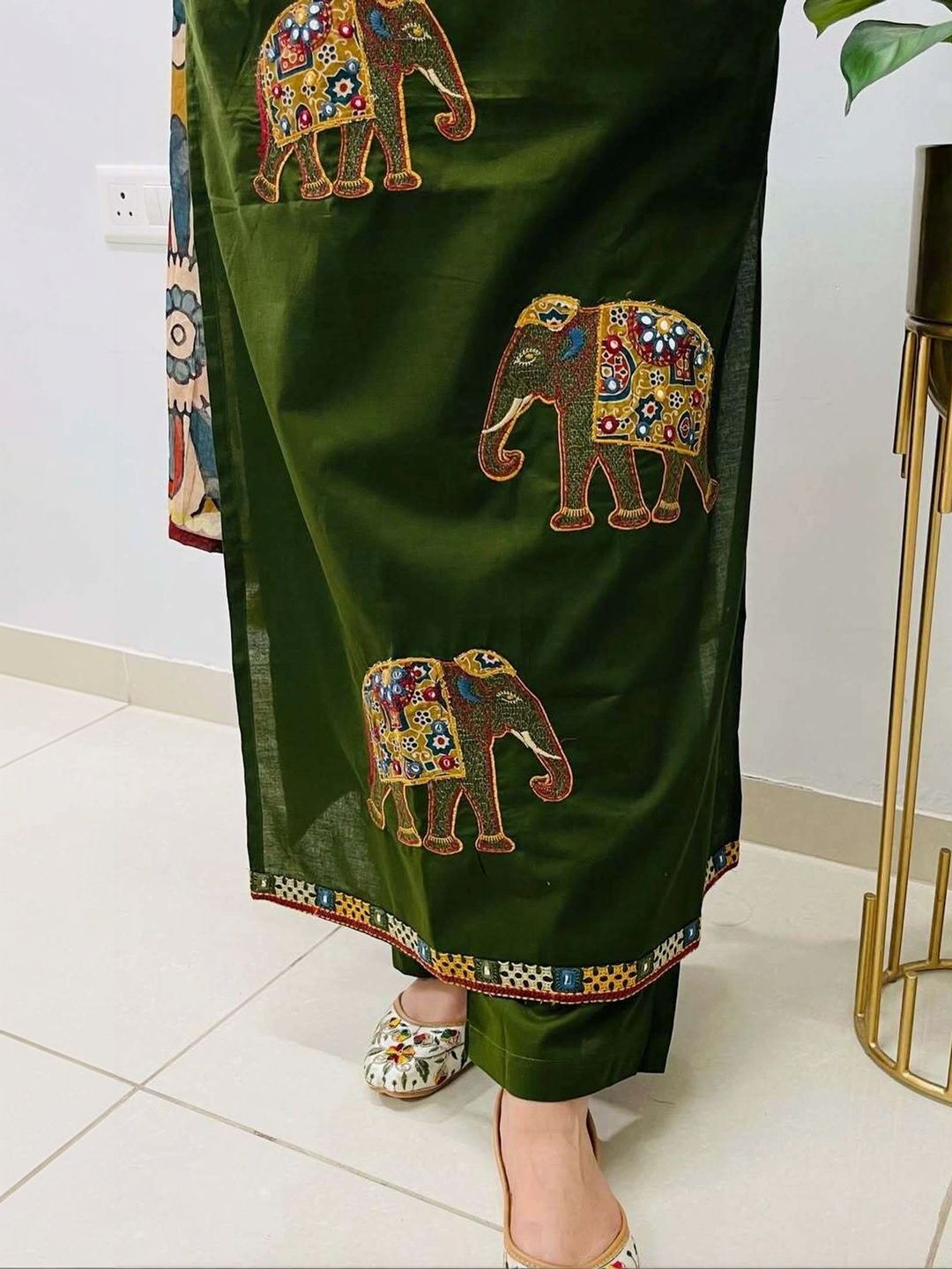 Women Ethnic Animal Printed Regular Thread Work Kurta with Trousers & With Dupatta