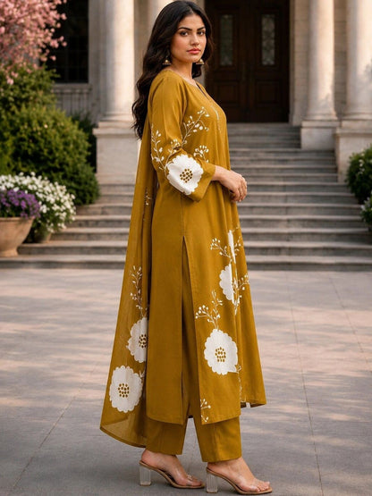 Women Floral Printed Regular Kurta with Trousers & With Dupatta