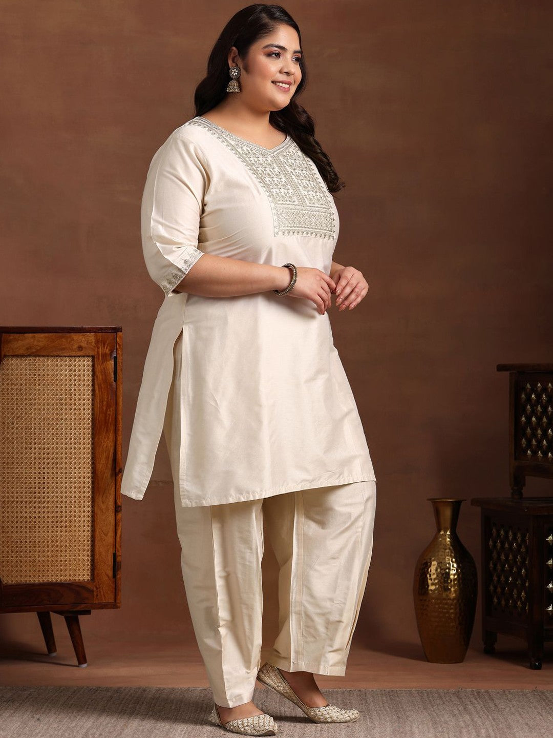 Plus Size Ethnic Motifs Sequinned Kurta & Trousers & Dupatta