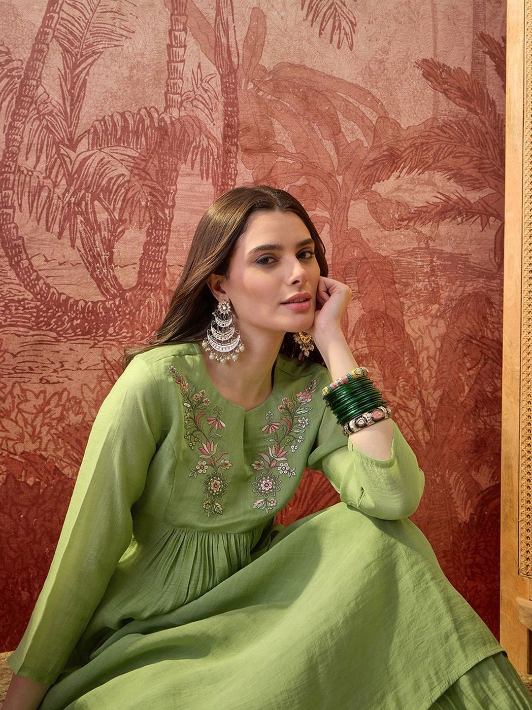 Embroidered Round Neck Kurta & Trousers Kurta Sets