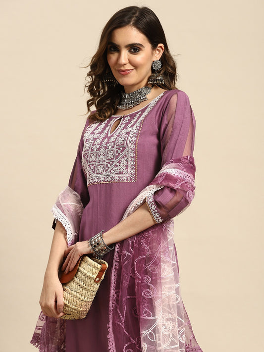 Women Embroidered Regular Thread Work Kurta with Trousers & With Dupatta