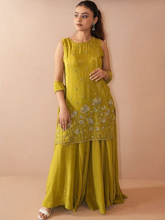 Women Floral Embroidered Regular Thread Work Kurta with Sharara & With Dupatta