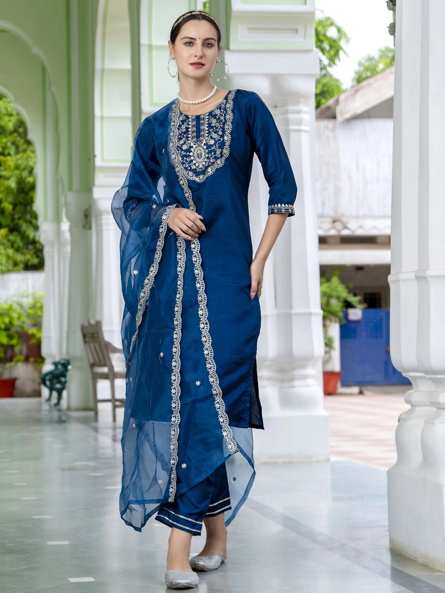 Women Silk Blend Kurta Pant Dupatta Set