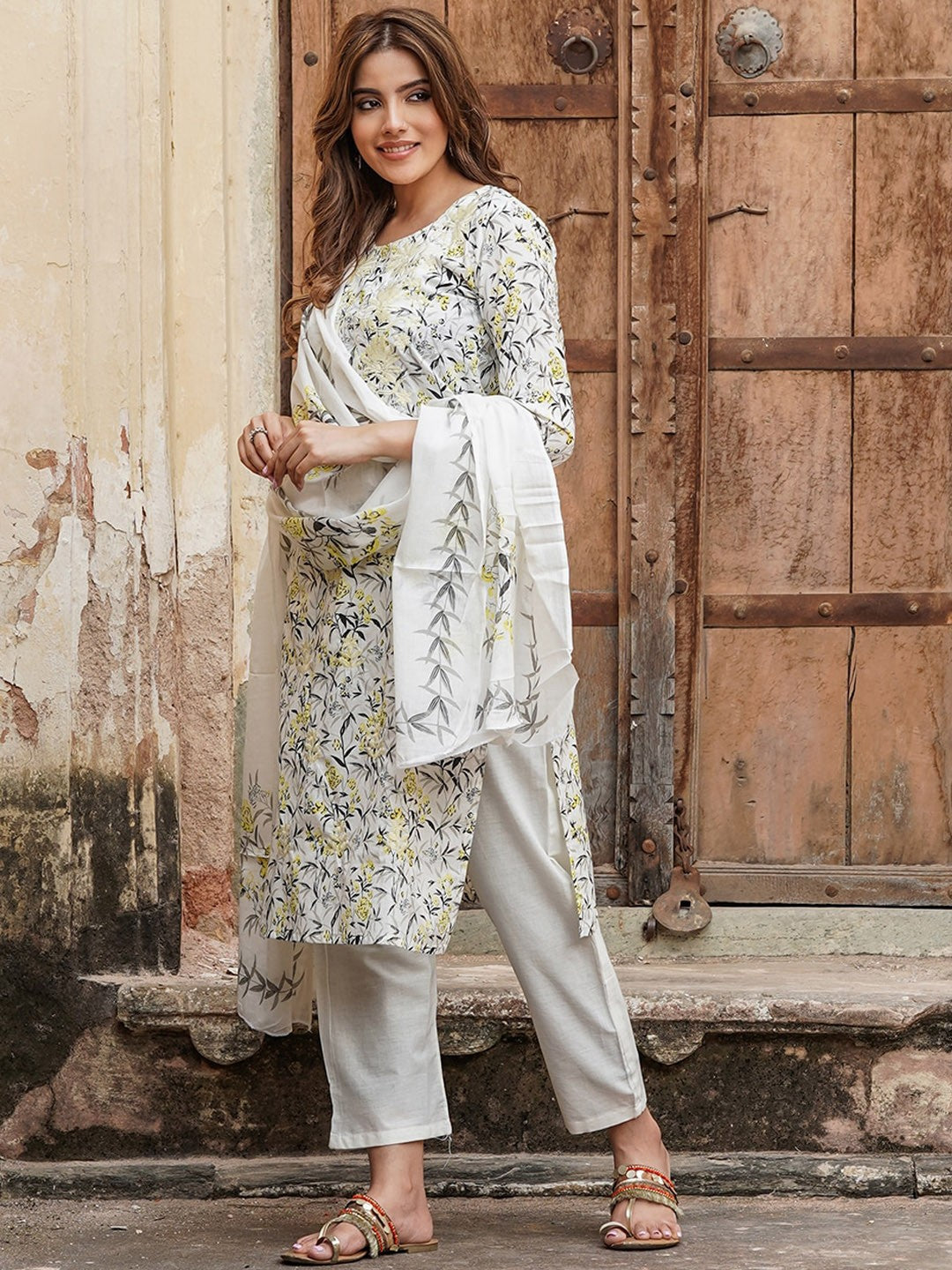 Ethnic Motifs Printed Thread Work Pure Cotton Kurta with Trousers & Dupatta