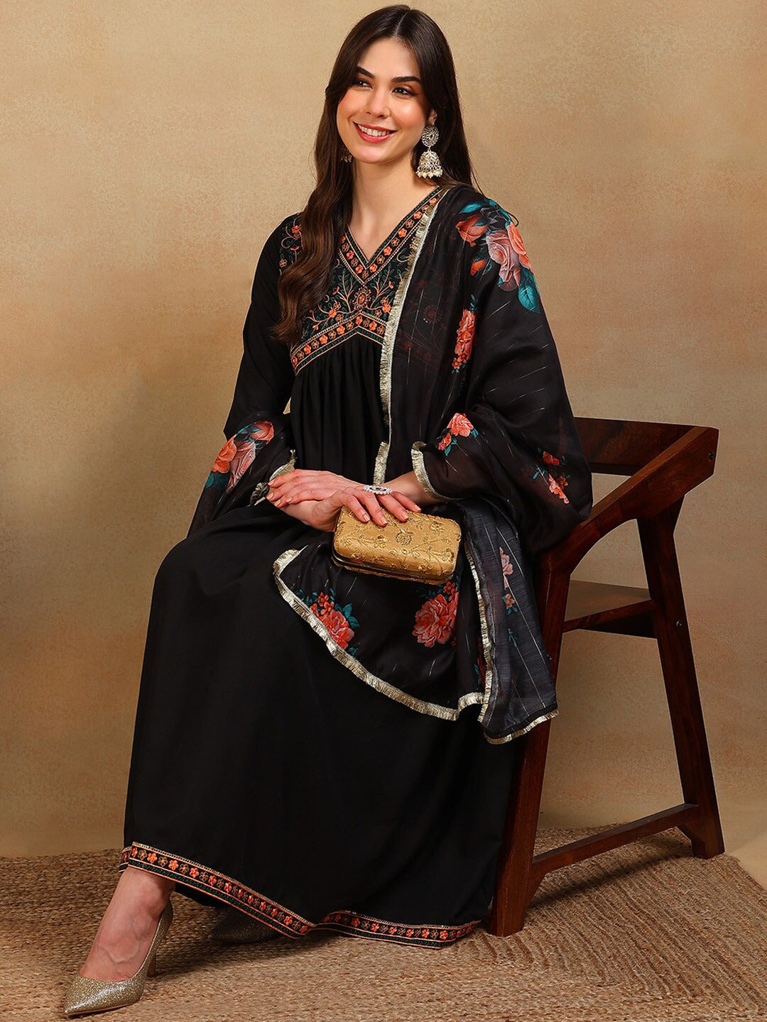 Women Floral Embroidered Thread Work Kurta & Trousers With Dupatta