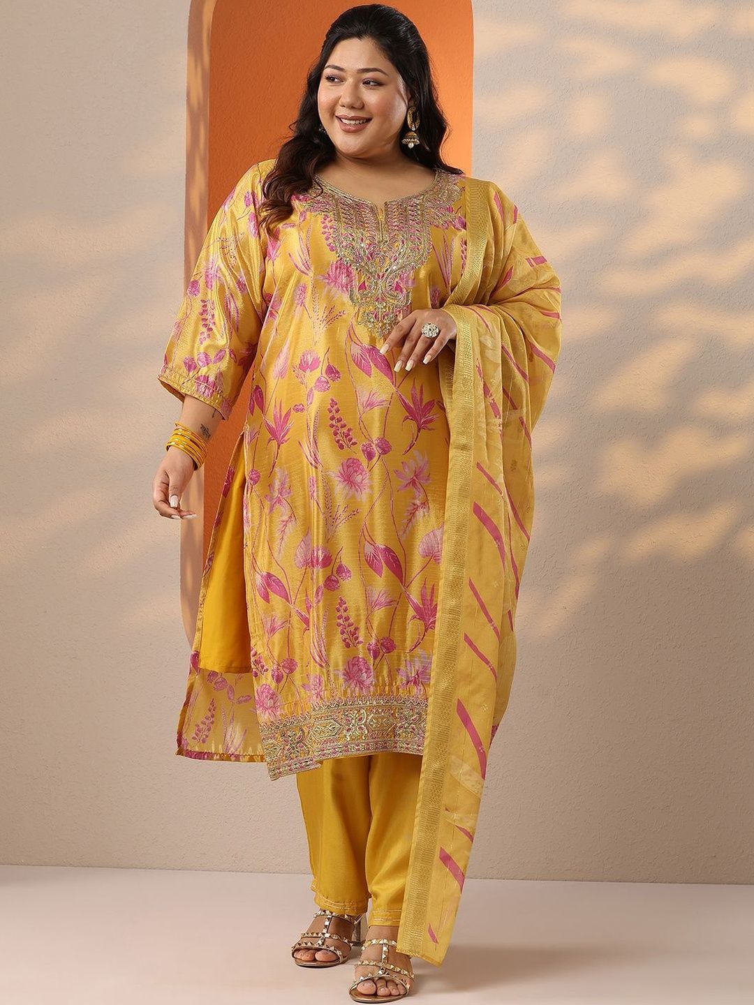 Plus Size Floral Printed Regular Kurta with Palazzos & With Dupatta