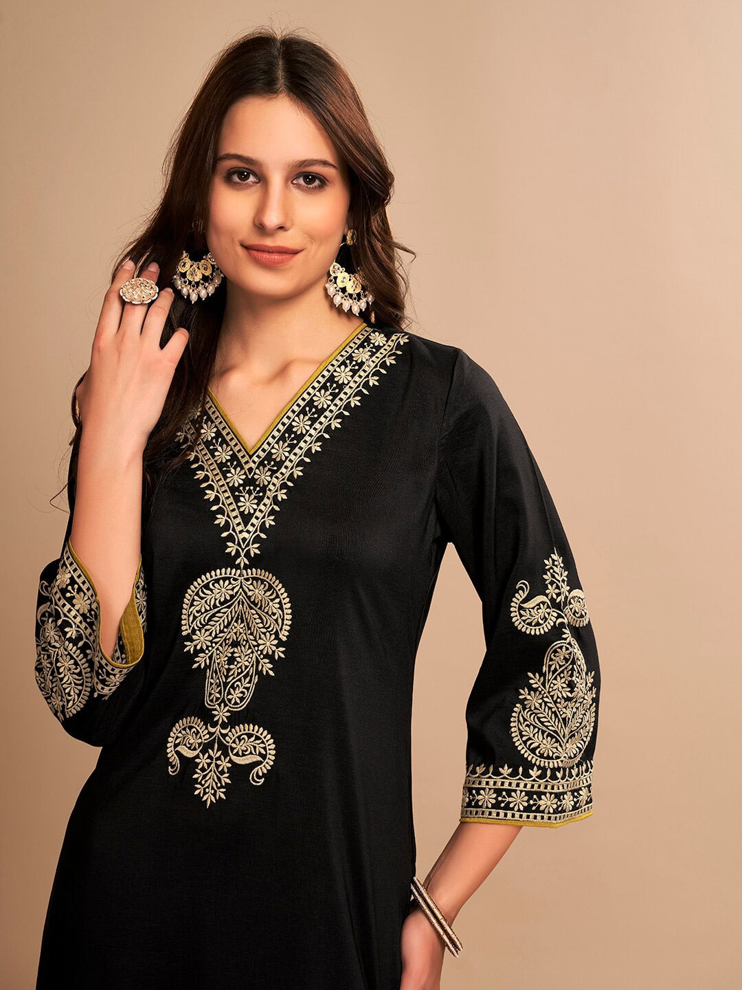 Black Embroidered Regular Thread Work Straight Kurta with Trousers