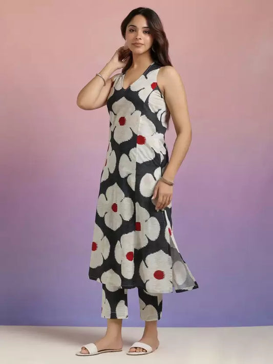 Women Sleeveless Floral Cotton Blend Kurta Pant Set