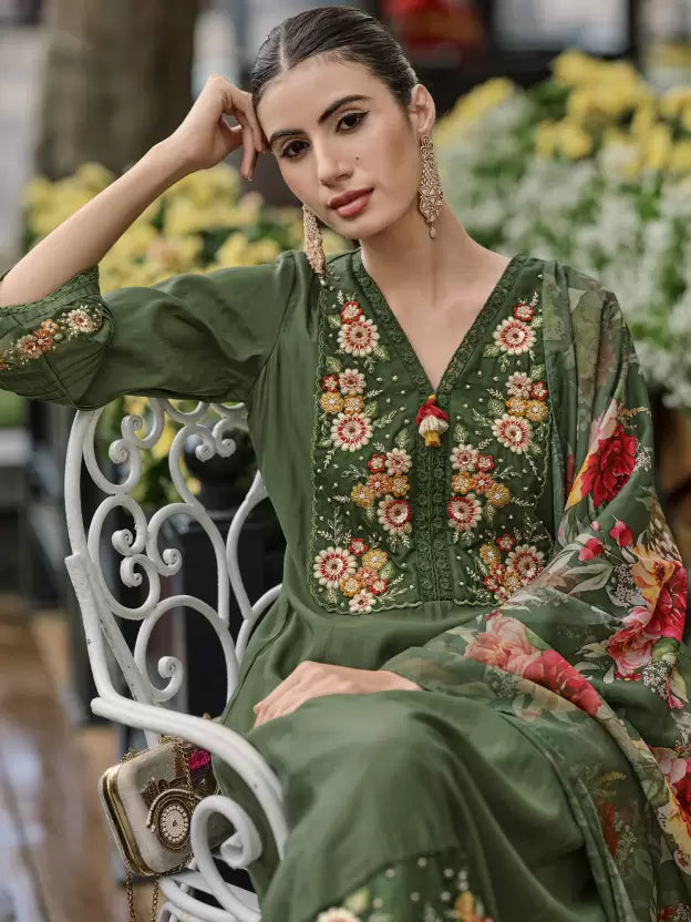 Women Green Silk Blend Kurta Trouser Dupatta Set