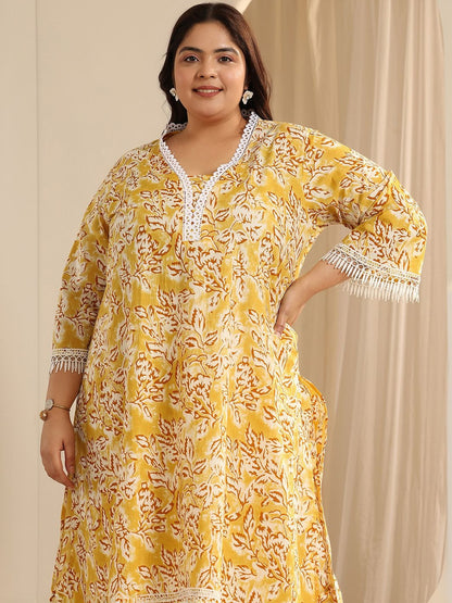 Women Plus Size Floral Printed Kurta with Trousers