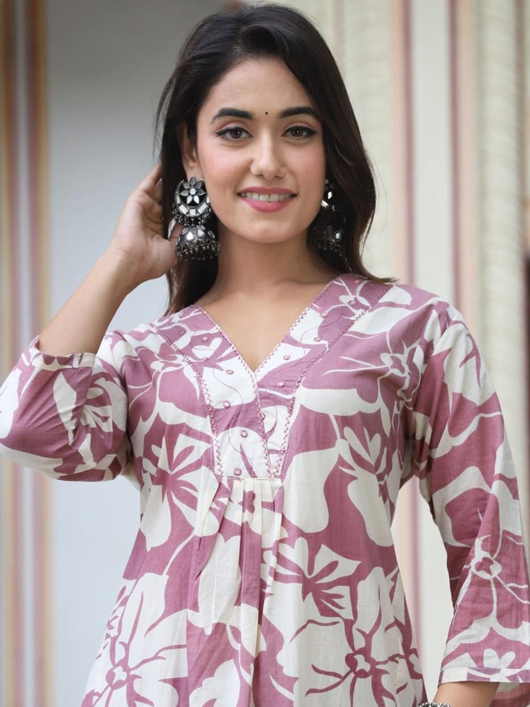 Women Floral Printed Regular Kurta with Trousers