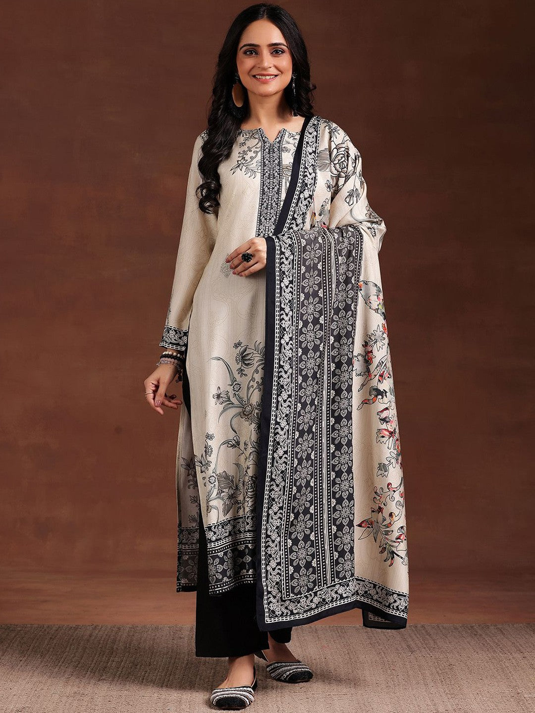 Women Floral Printed Regular Kurta with Trousers & With Dupatta