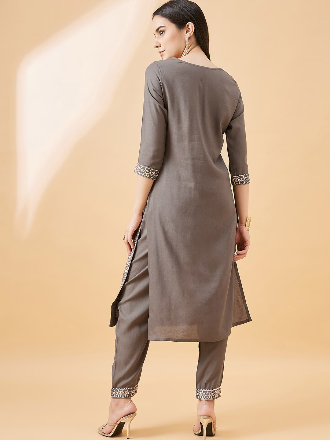 Ethnic Motifs Yoke Design Thread Work Straight Kurta With Trouser