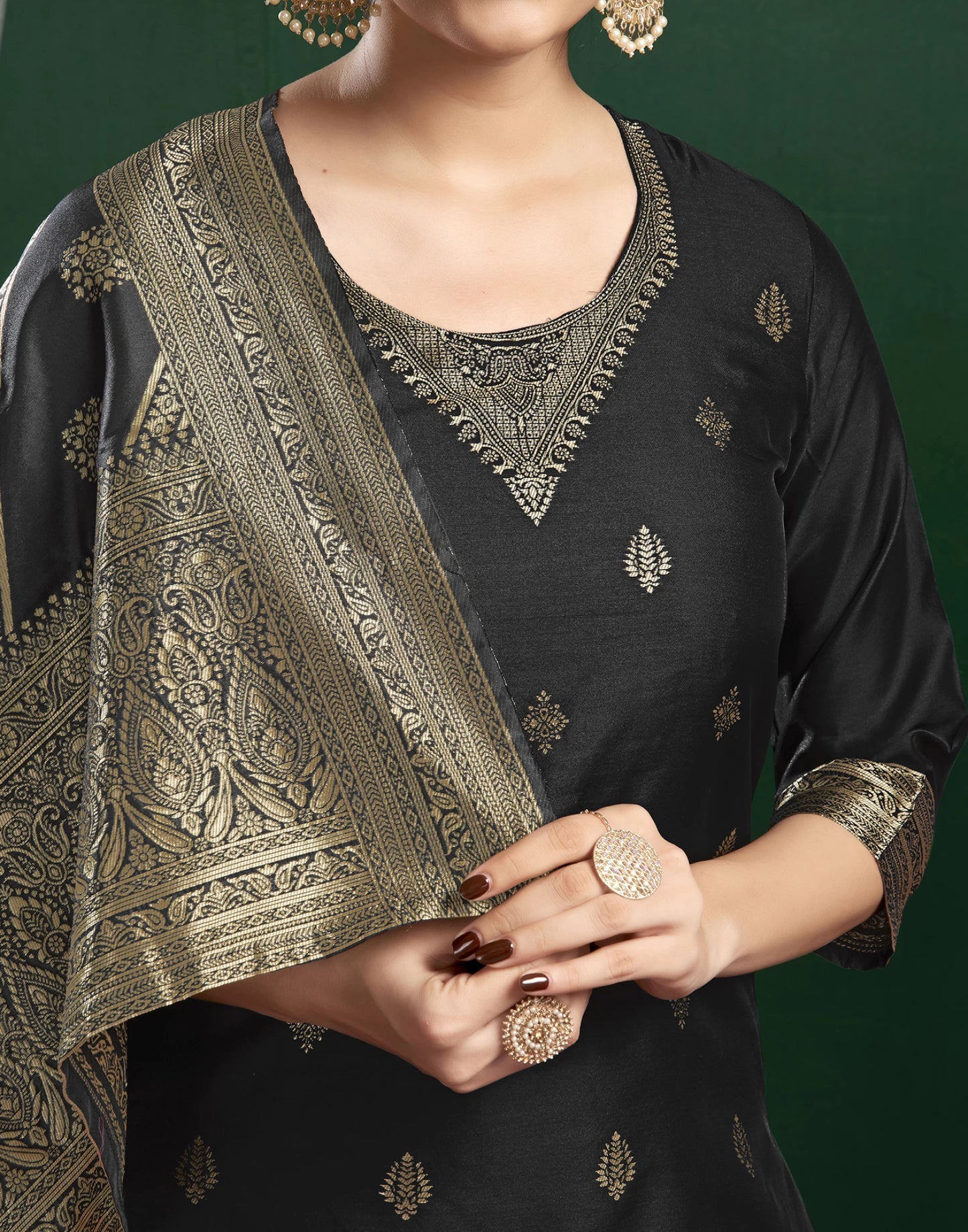 Women Silk Blend, Jacquard Kurta Pant Dupatta Set