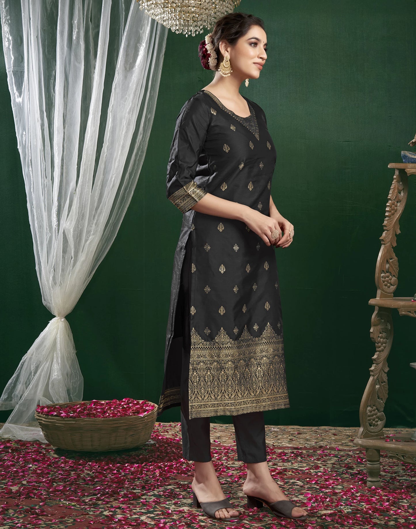 Women Silk Blend, Jacquard Kurta Pant Dupatta Set