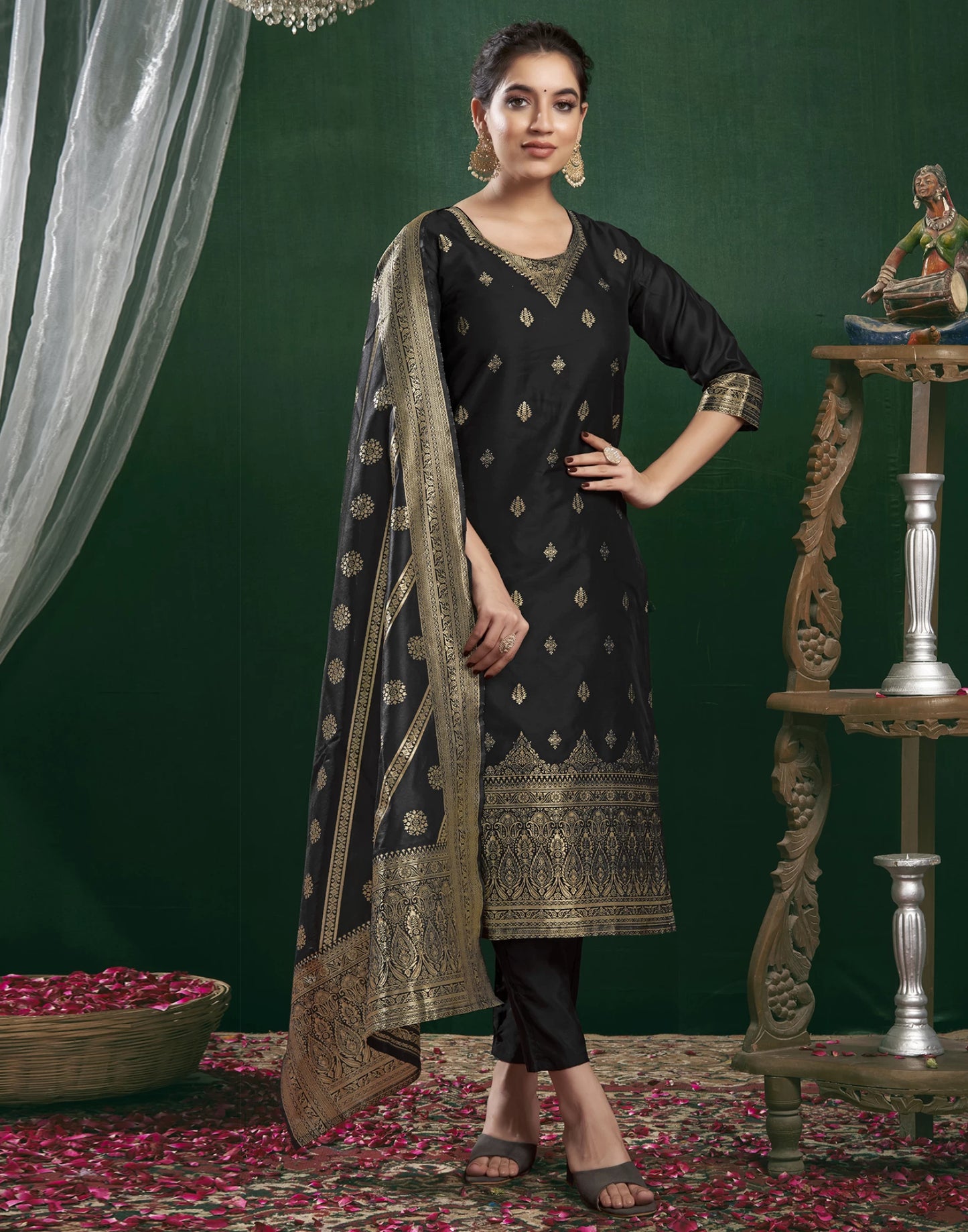 Women Silk Blend, Jacquard Kurta Pant Dupatta Set