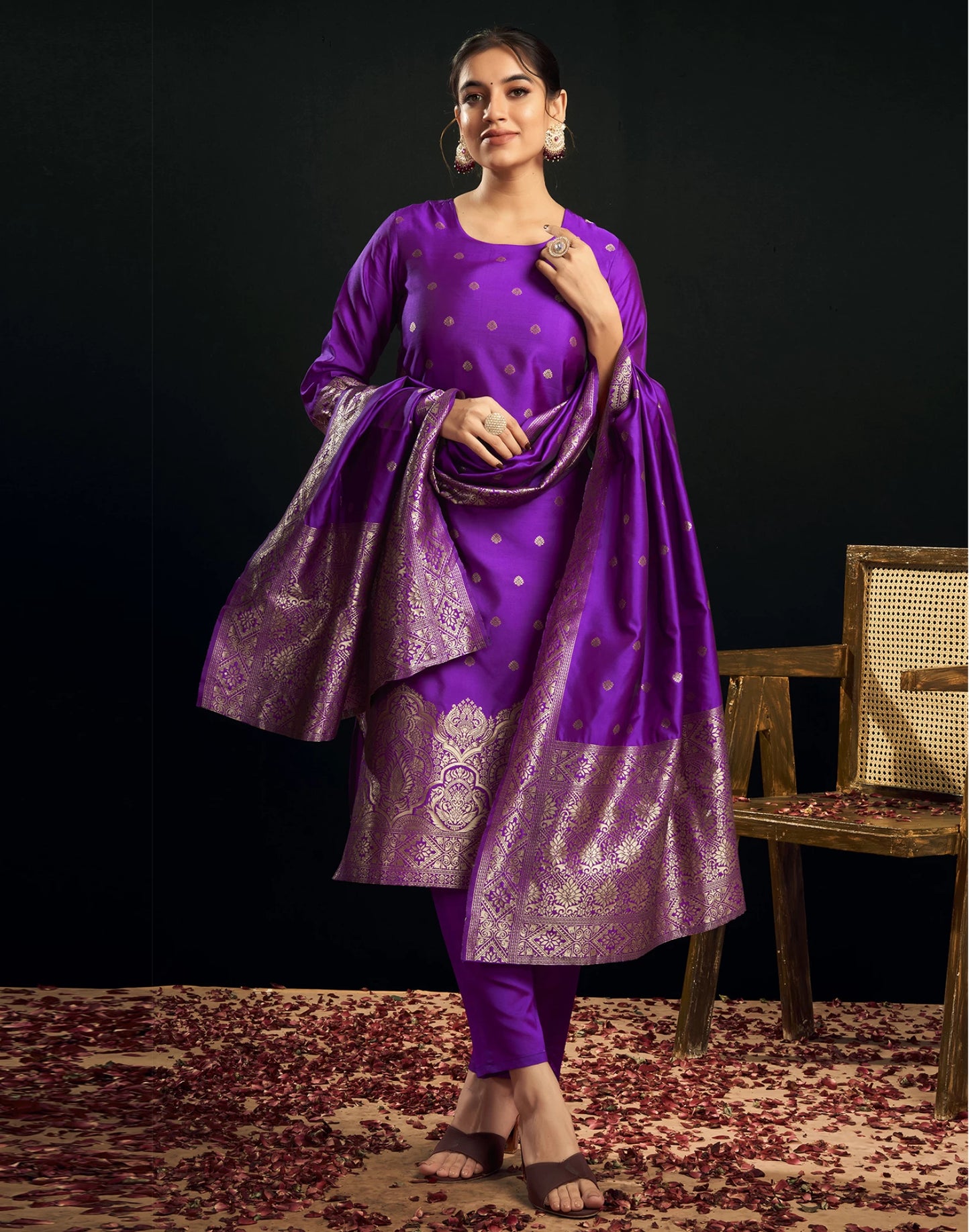 Women Silk Blend, Jacquard Kurta Pant Dupatta Set