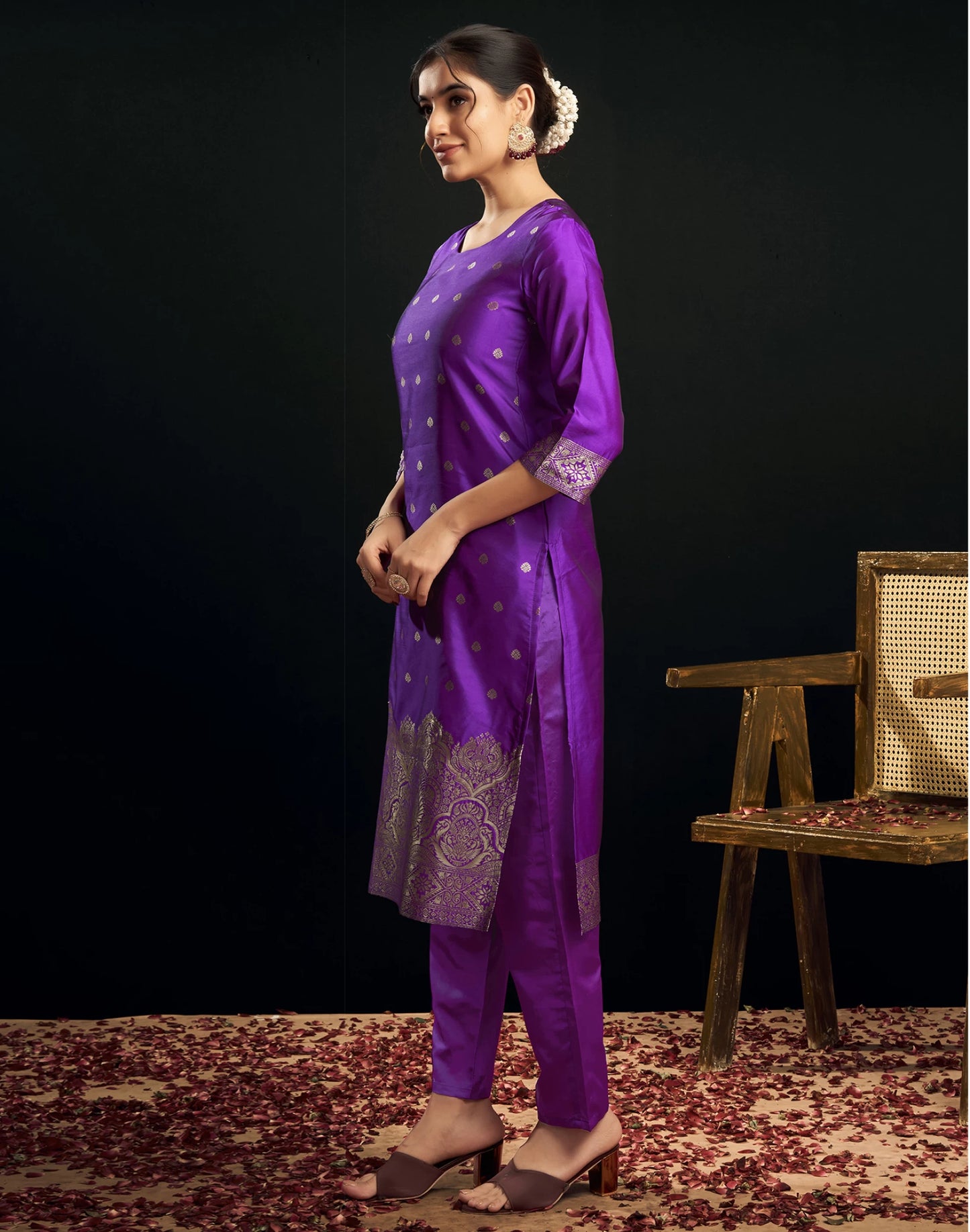 Women Silk Blend, Jacquard Kurta Pant Dupatta Set