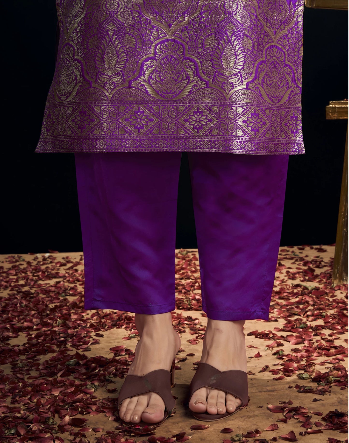 Women Silk Blend, Jacquard Kurta Pant Dupatta Set