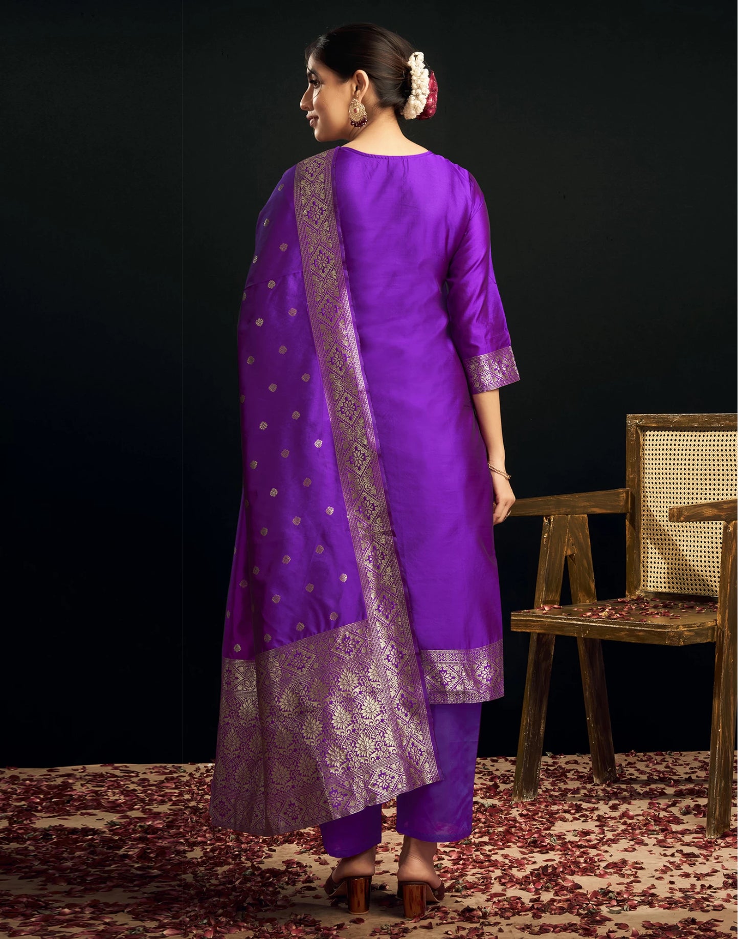 Women Silk Blend, Jacquard Kurta Pant Dupatta Set