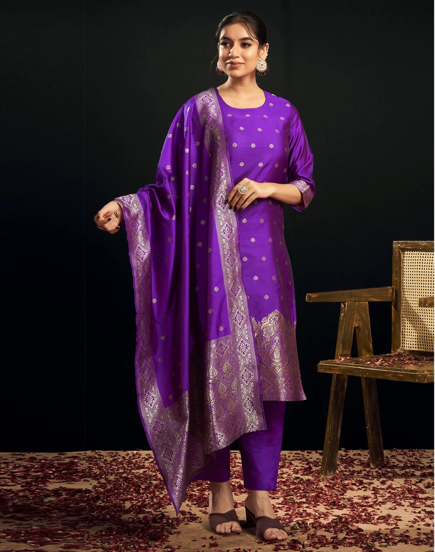 Women Silk Blend, Jacquard Kurta Pant Dupatta Set