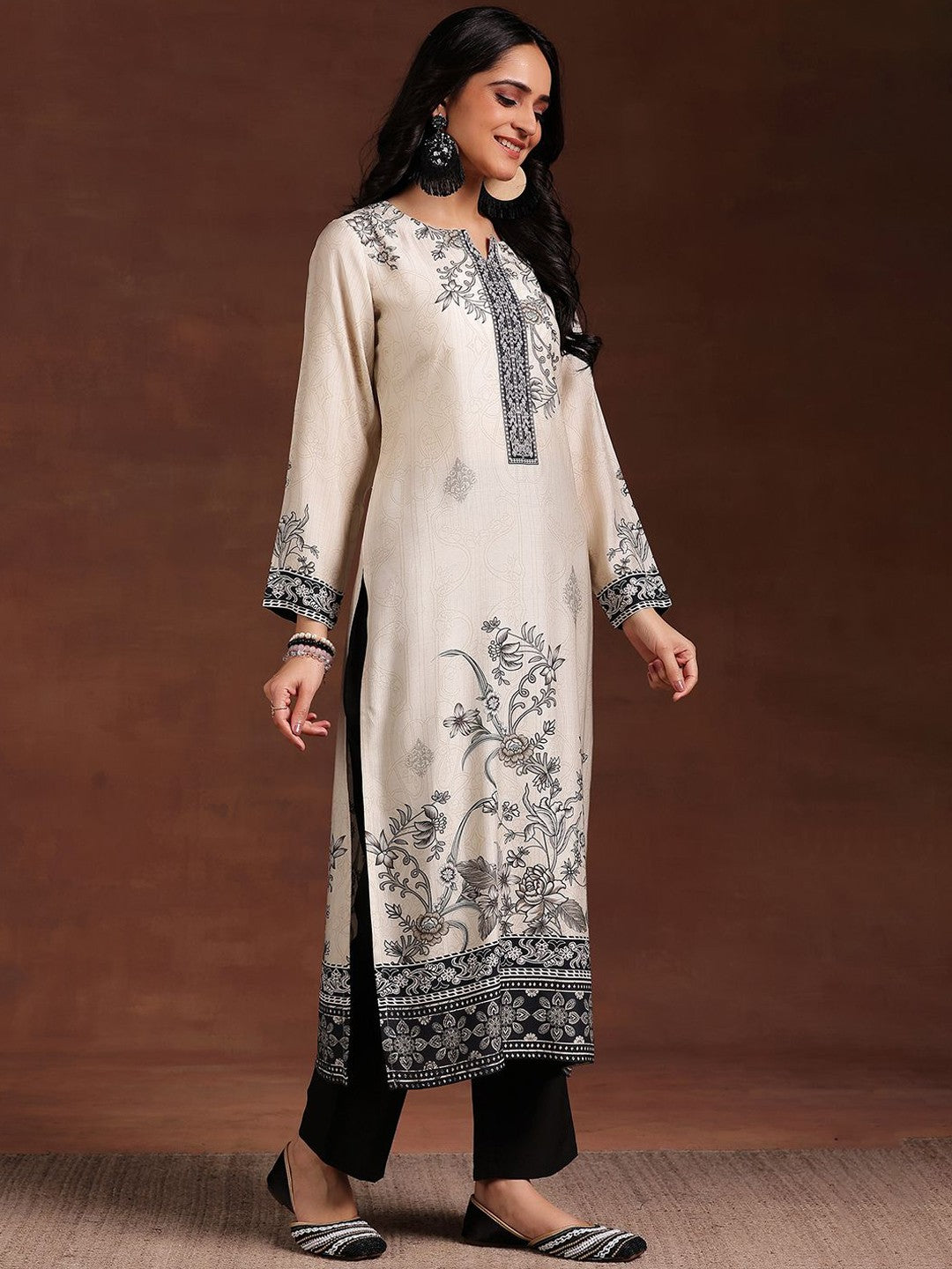 Women Floral Printed Regular Kurta with Trousers & With Dupatta