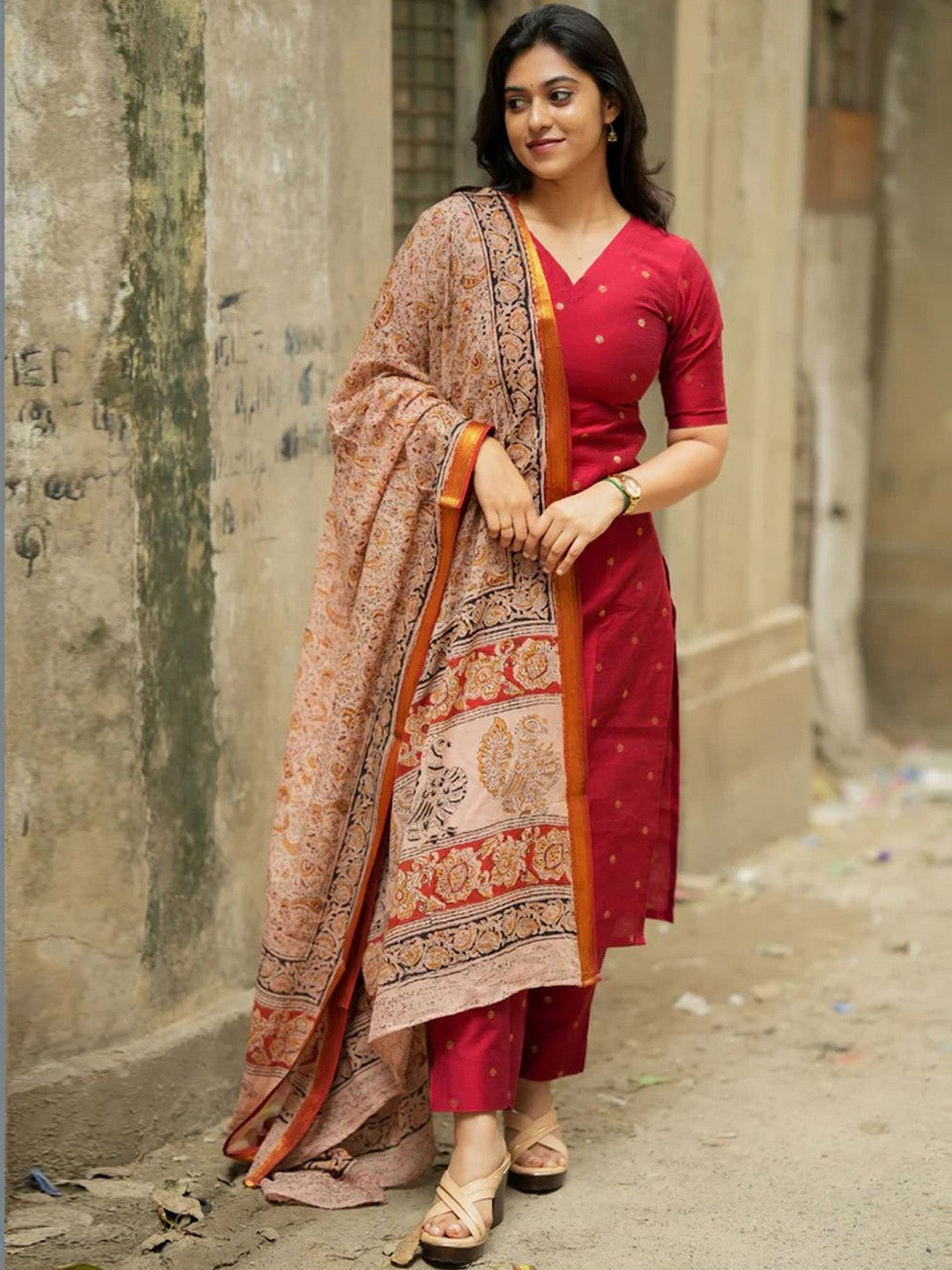 Women Ethnic Motifs Printed Regular Kurta with Trousers & With Dupatta
