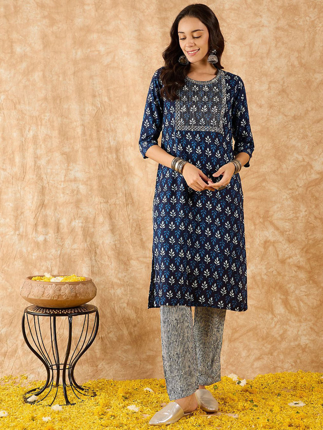 Ethnic Motifs Printed Straight Sequinned Kurta with Trousers - Amy's Cart