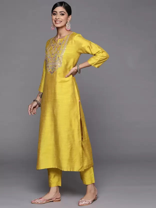 Women Silk Blend Kurta Pant Set