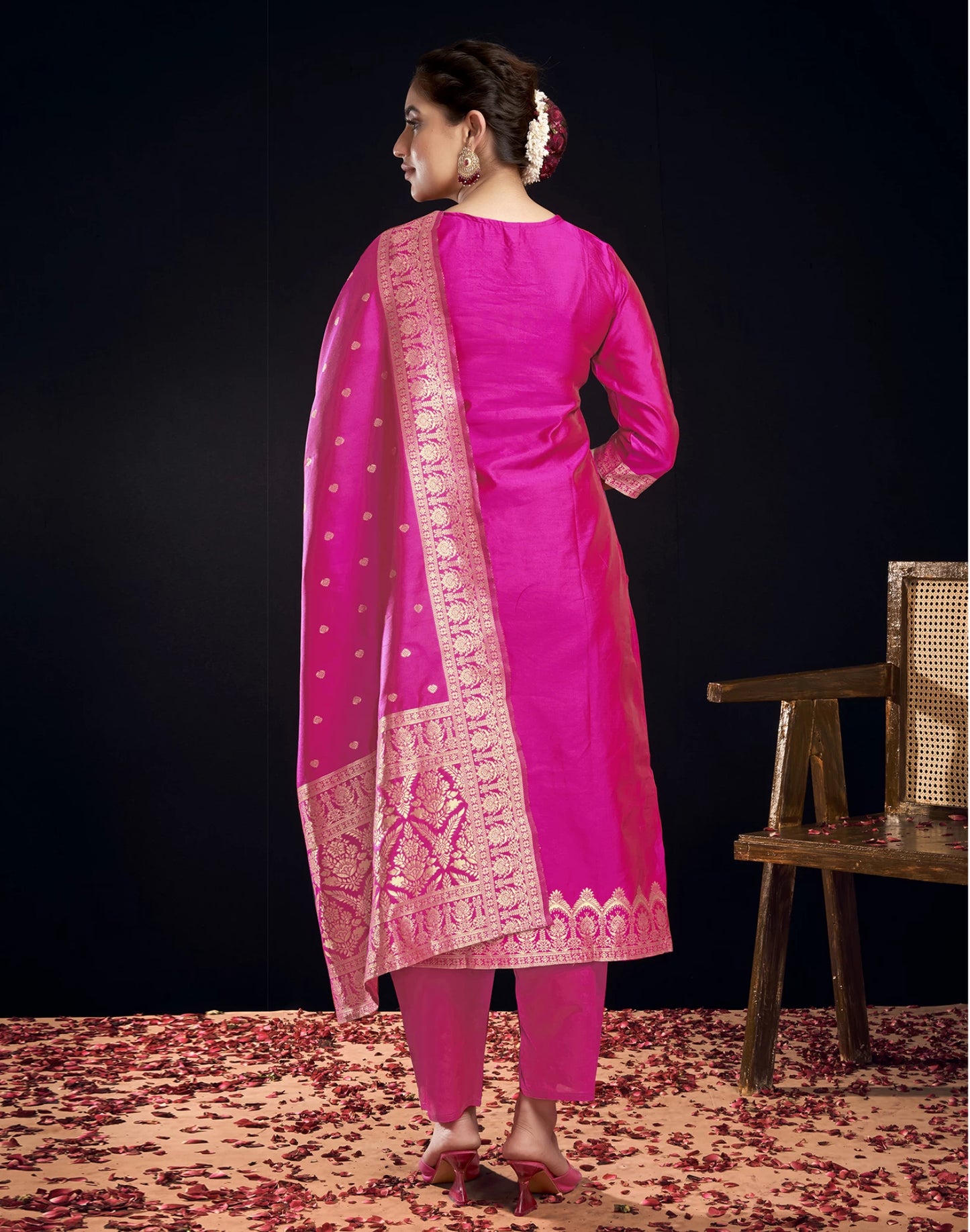 Women Silk Blend, Jacquard Kurta Pant Dupatta Set