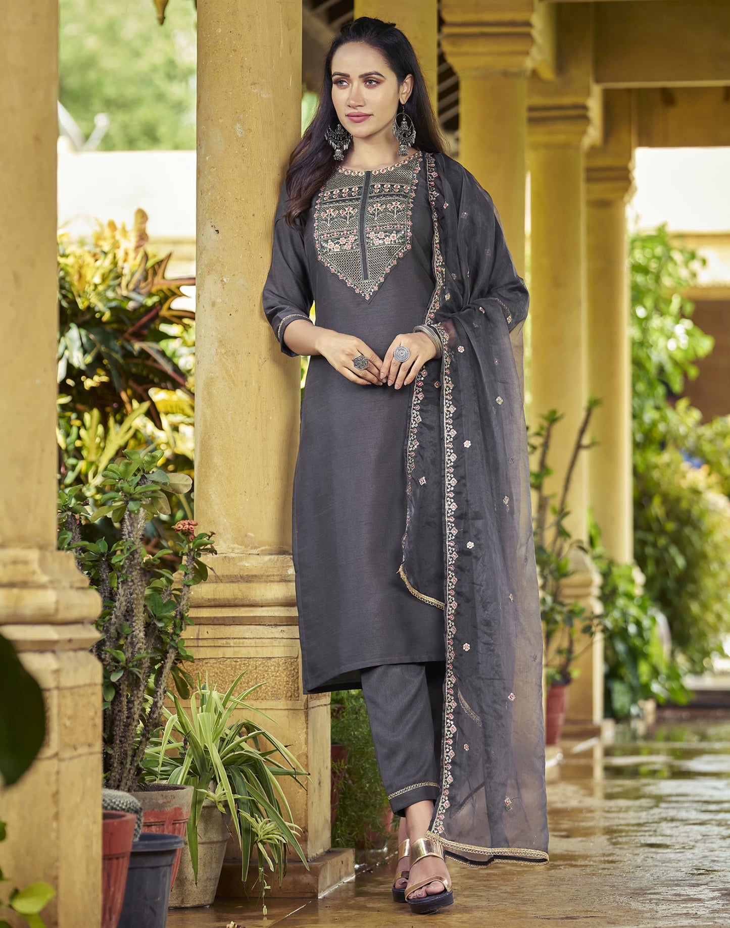 Women Silk Blend Kurta Pant Dupatta Set