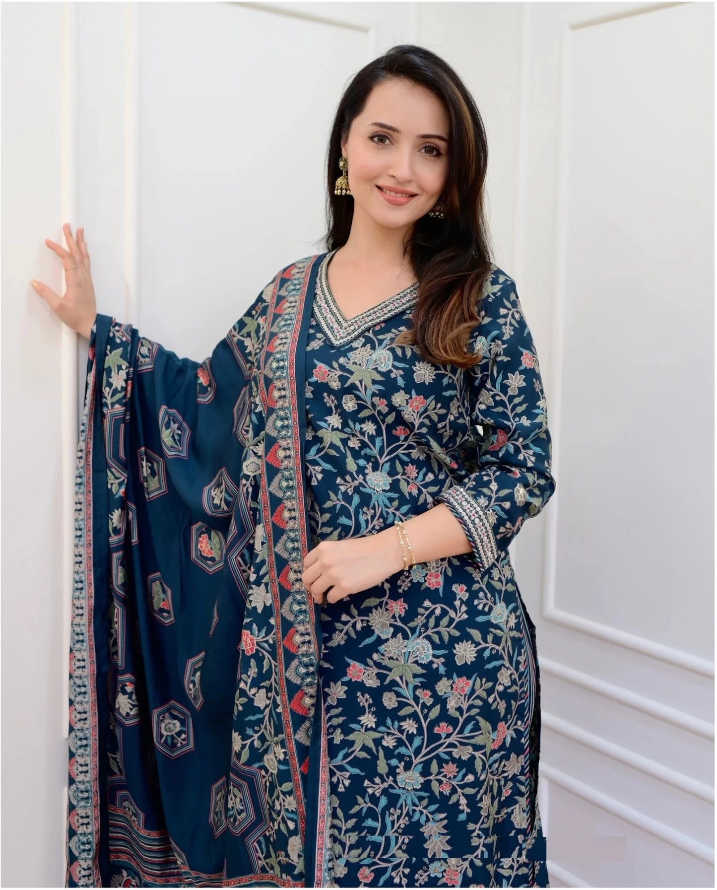 Women Viscose Rayon Kurta Pant Dupatta Set