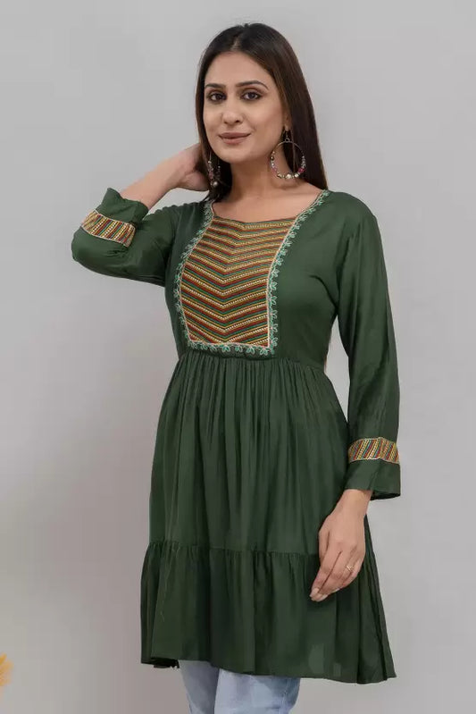 Casual Regular Sleeves Embroidered Women Green Top