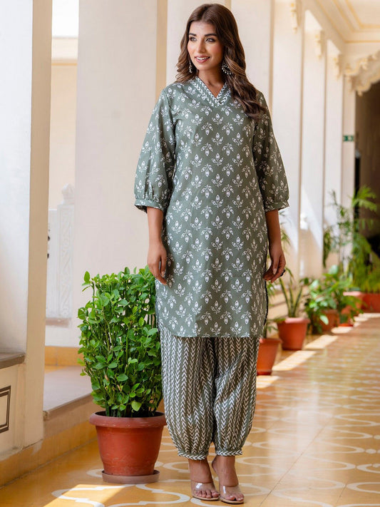 Women Floral Printed Kurta with Salwar