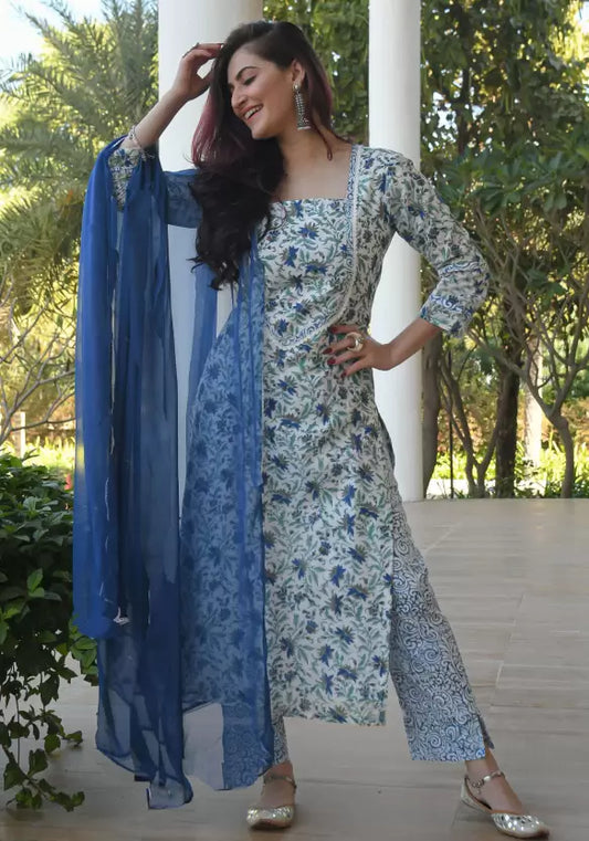 Women Floral Kurta, Pant And Dupatta Set Viscose Rayon