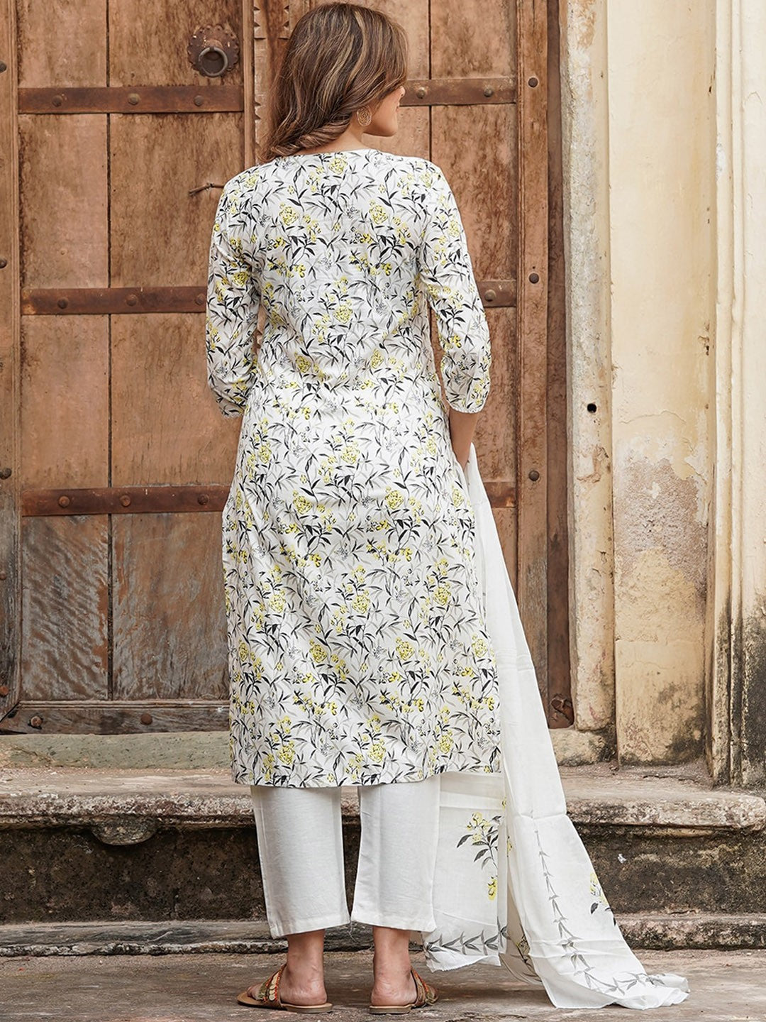 Ethnic Motifs Printed Thread Work Pure Cotton Kurta with Trousers & Dupatta